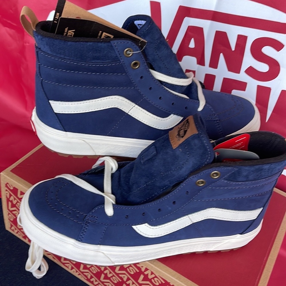 Vans Sk8-Hi Mte-1
Dress Blues/Nubuck
VNOA5HZYA07
WMNS boots - sneakers - Picture 13 of 16